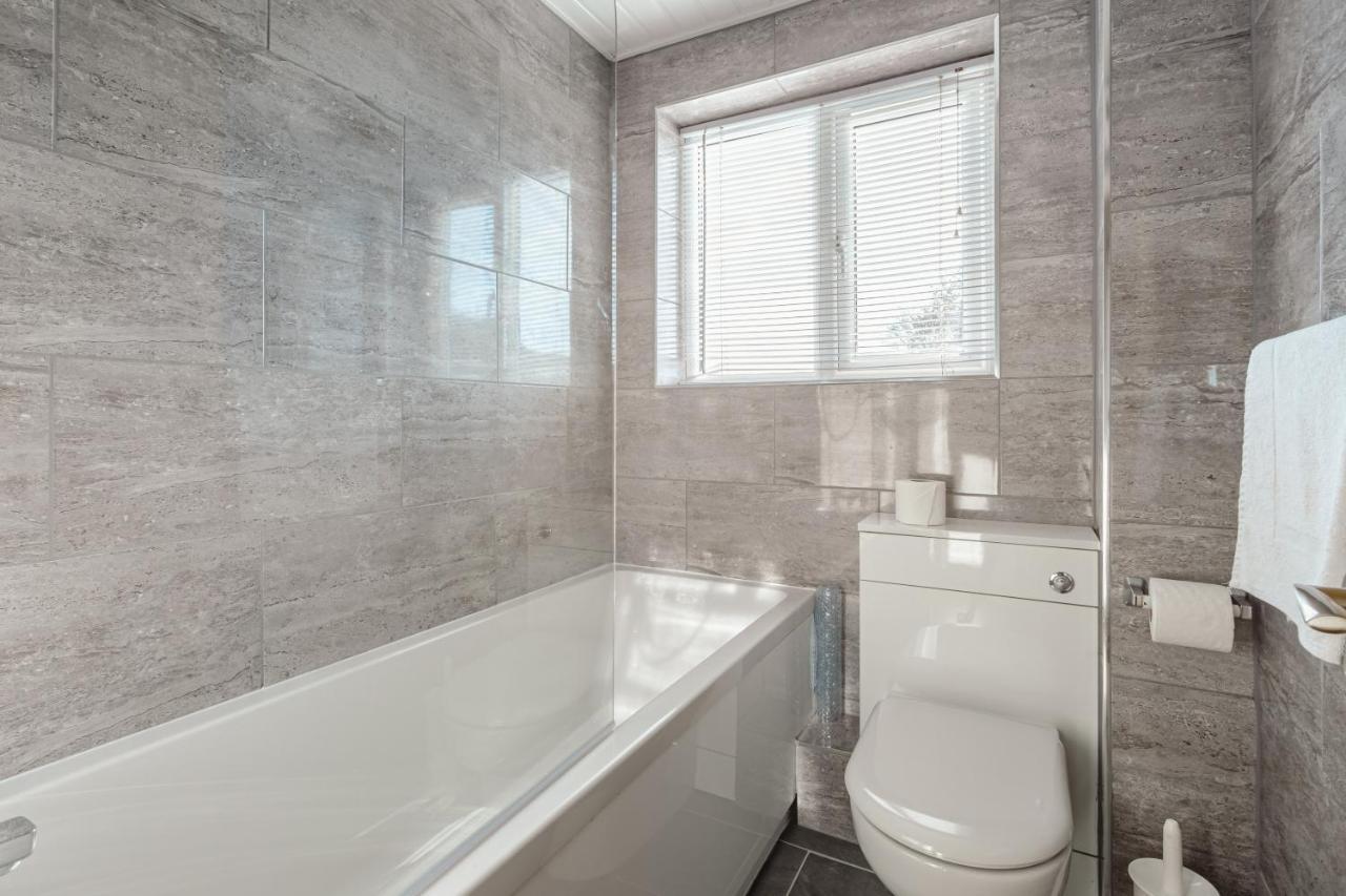 Luxury 2 Bed Room Lake View Apt Bowness Parking Dış mekan fotoğraf