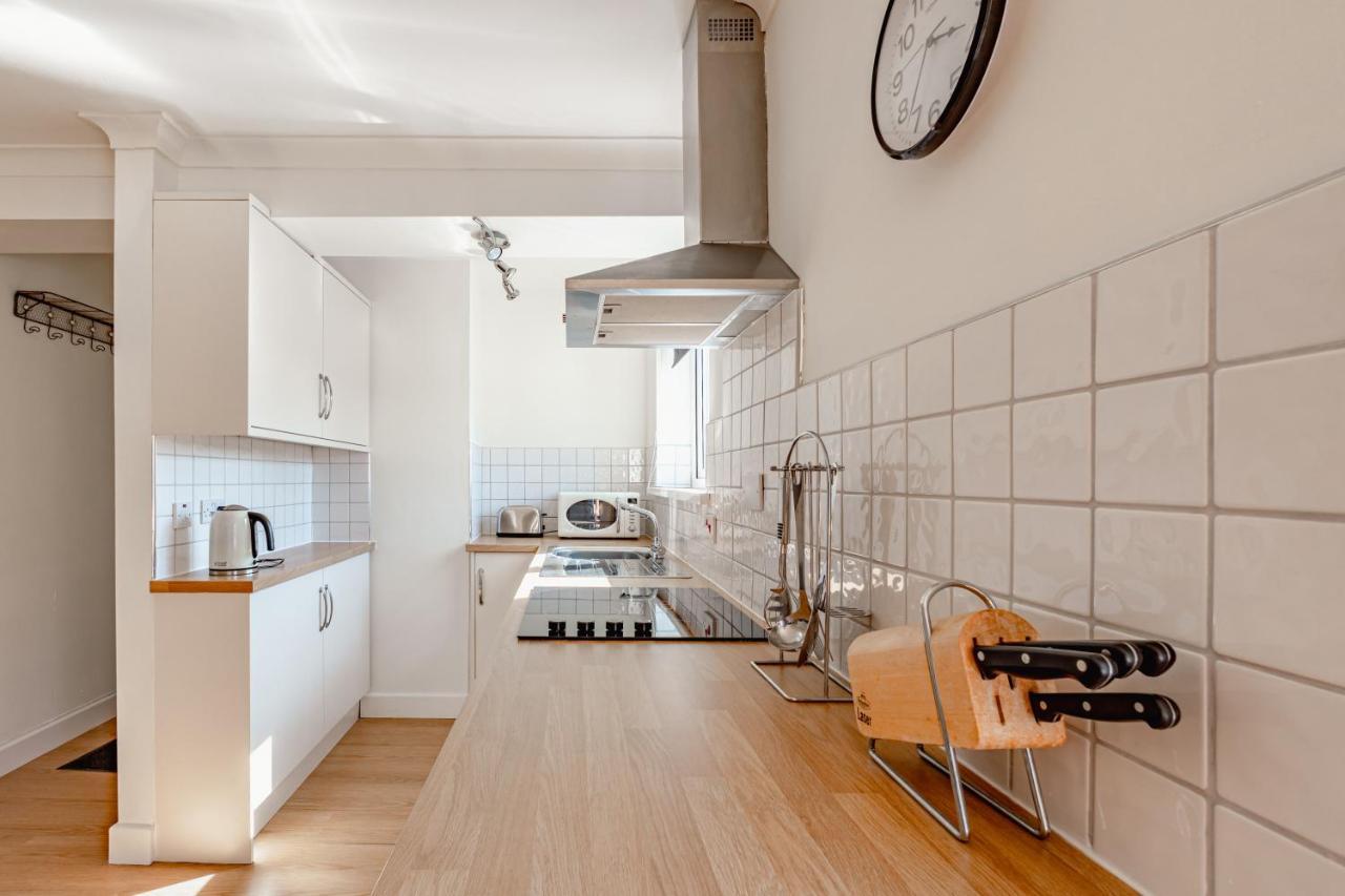Luxury 2 Bed Room Lake View Apt Bowness Parking Dış mekan fotoğraf