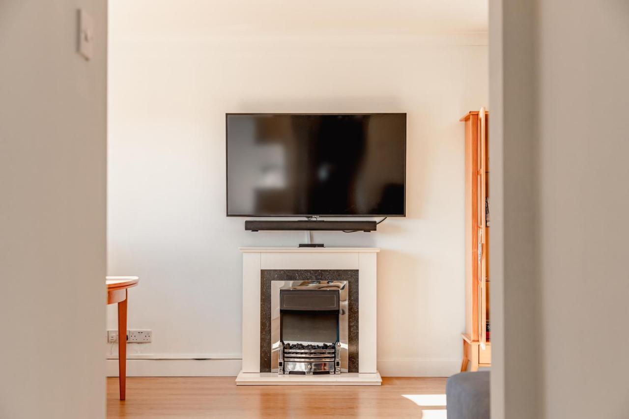 Luxury 2 Bed Room Lake View Apt Bowness Parking Dış mekan fotoğraf