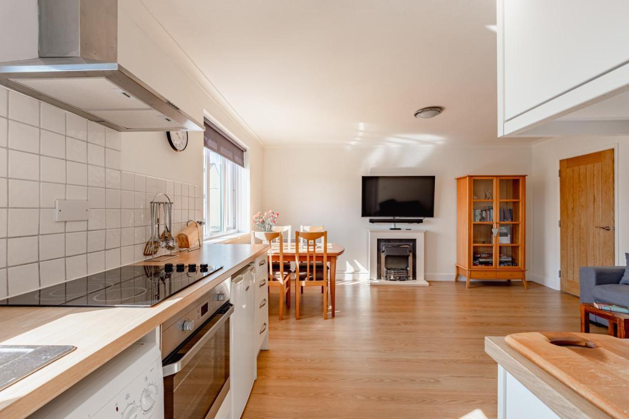 Luxury 2 Bed Room Lake View Apt Bowness Parking Dış mekan fotoğraf